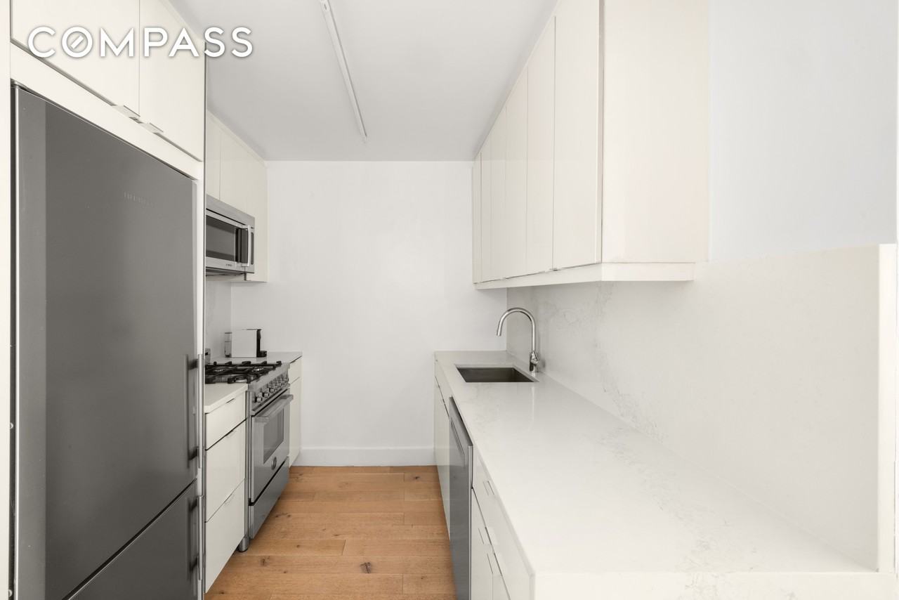 207 E 74th St #2B - Photo 2 of 5