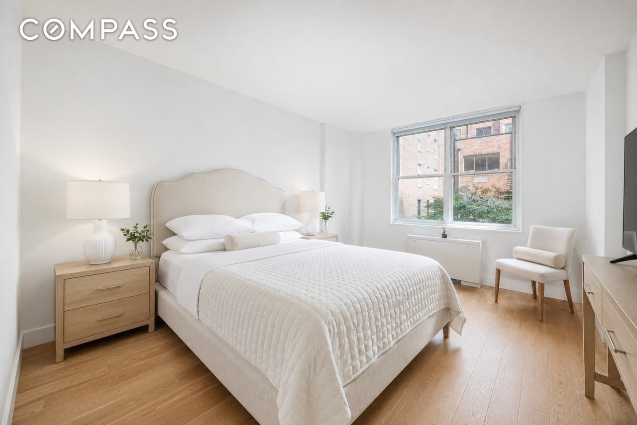 207 E 74th St #2B - Photo 3 of 5