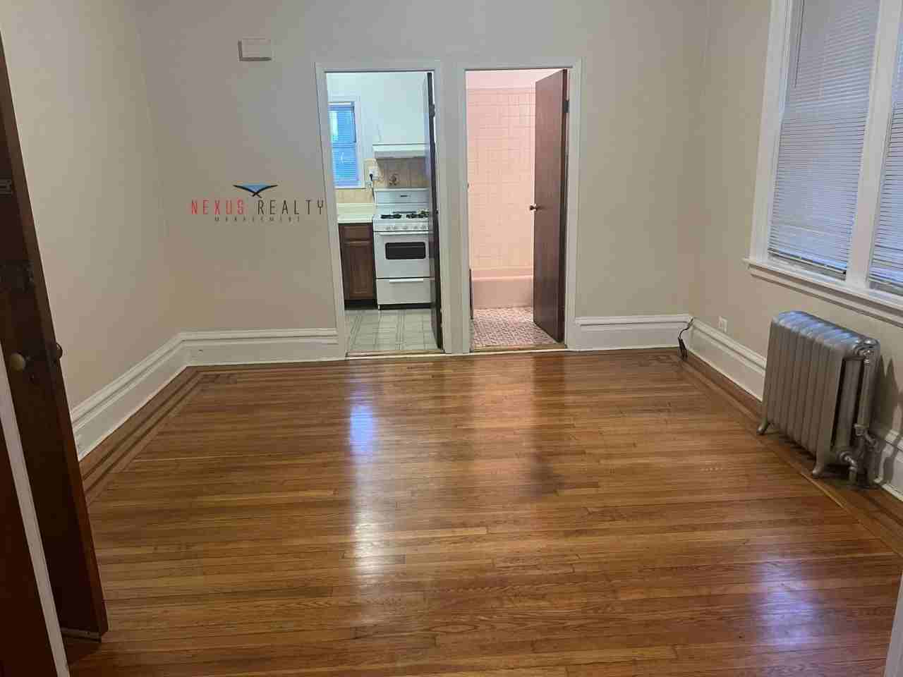 4212 21st Ave #1R - Photo 4 of 9