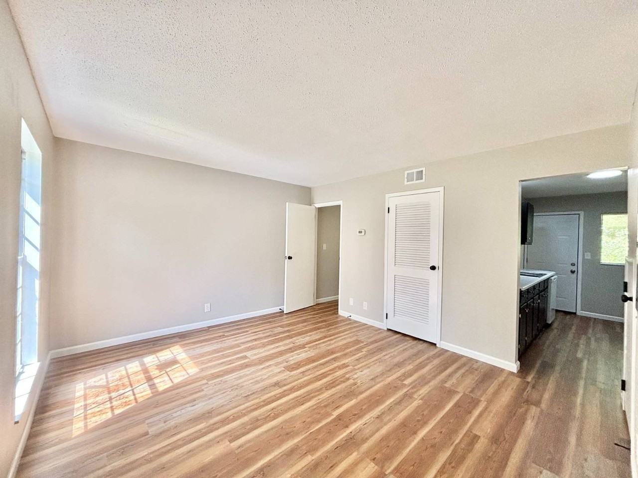 57 Vaughn St - Photo 2 of 15