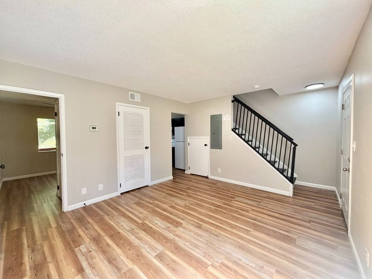 57 Vaughn St - Photo 3 of 15