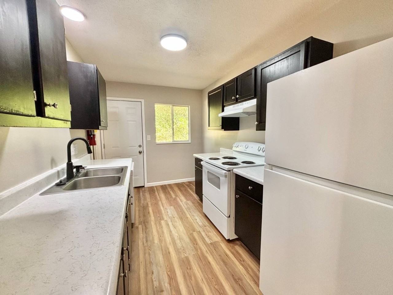 57 Vaughn St - Photo 4 of 15