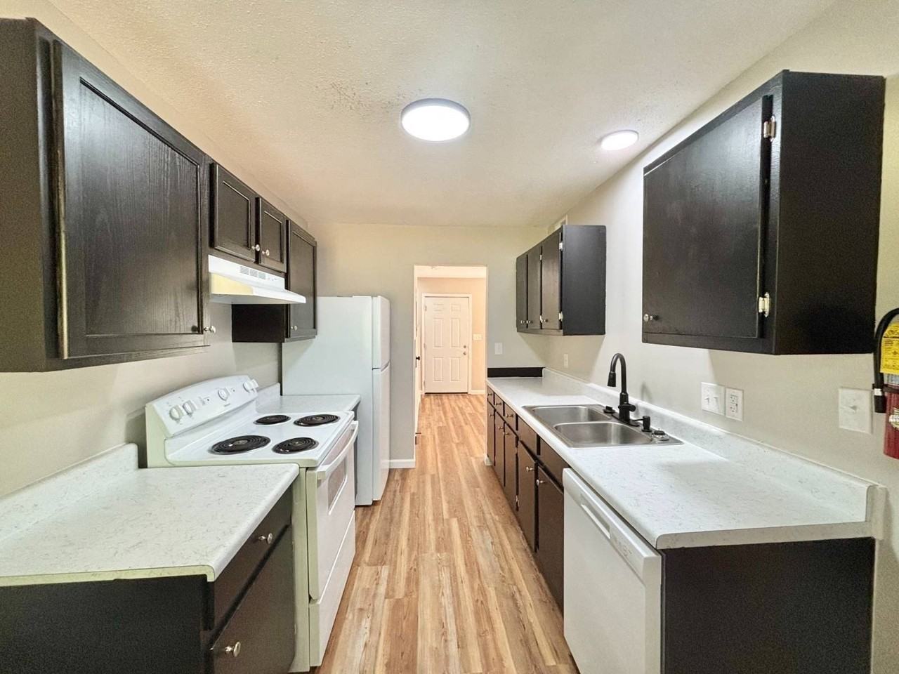 57 Vaughn St - Photo 5 of 15