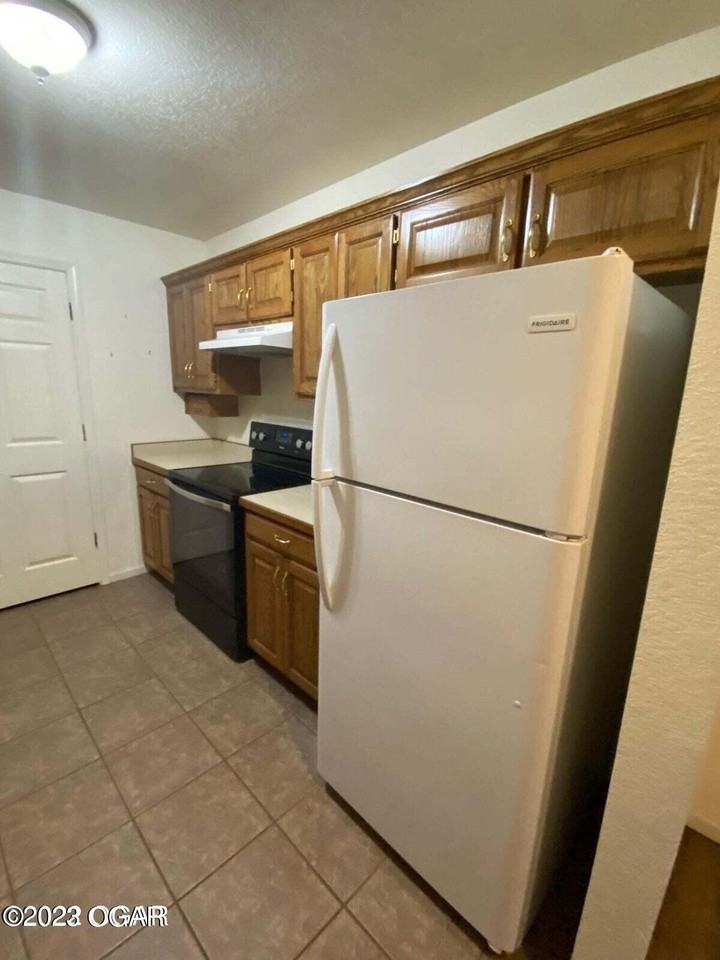 1721 Redbud Dr #B - Photo 4 of 9