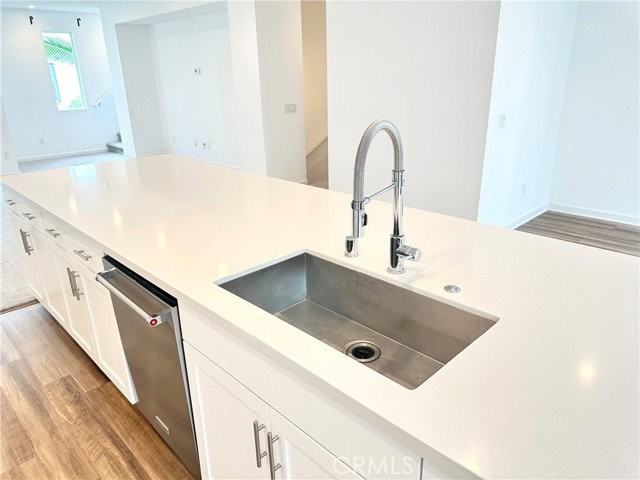 126 Schick - Photo 6 of 8