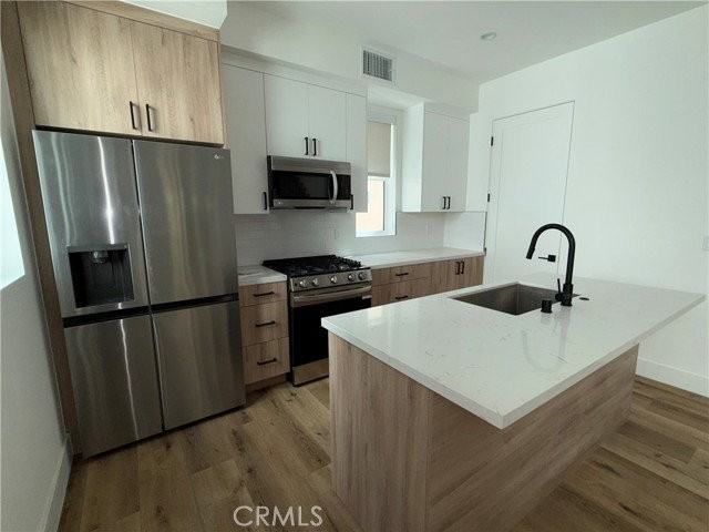 5042 Laurel Canyon Blvd - Photo 5 of 8