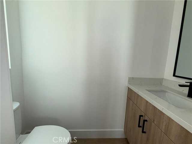 5042 Laurel Canyon Blvd - Photo 7 of 8