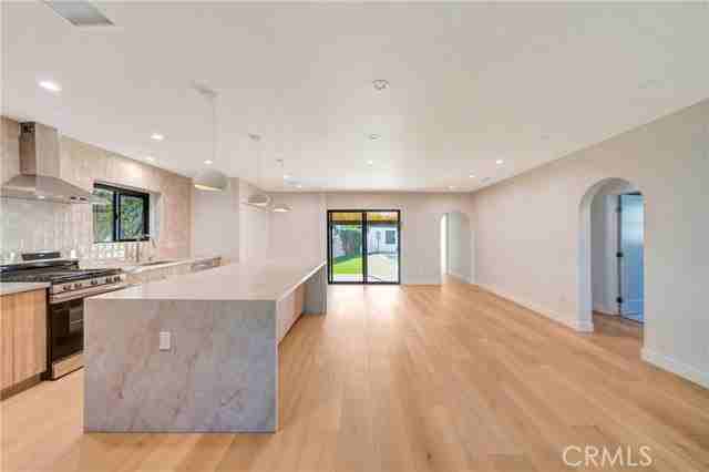 4419 Tyrone Ave - Photo 4 of 8