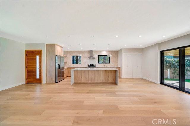4419 Tyrone Ave - Photo 5 of 8