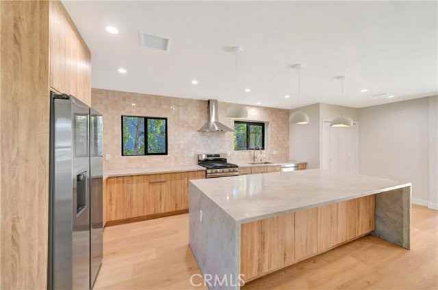 4419 Tyrone Ave - Photo 6 of 8