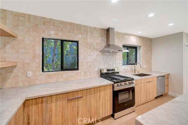 4419 Tyrone Ave - Photo 7 of 8