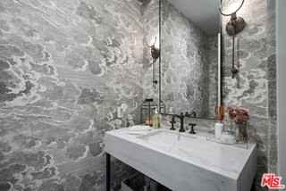 9928 Toluca Lake Ave - Photo 5 of 8