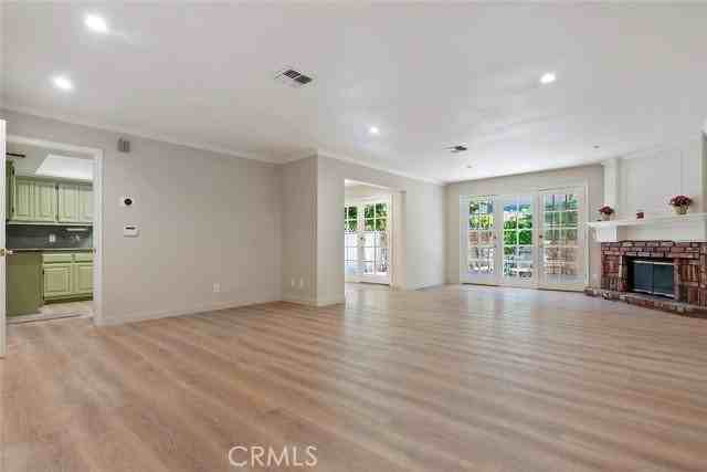 18850 Hatteras St - Photo 4 of 8