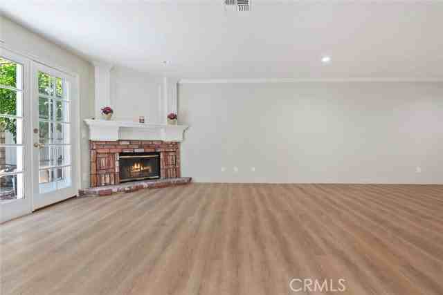 18850 Hatteras St - Photo 6 of 8