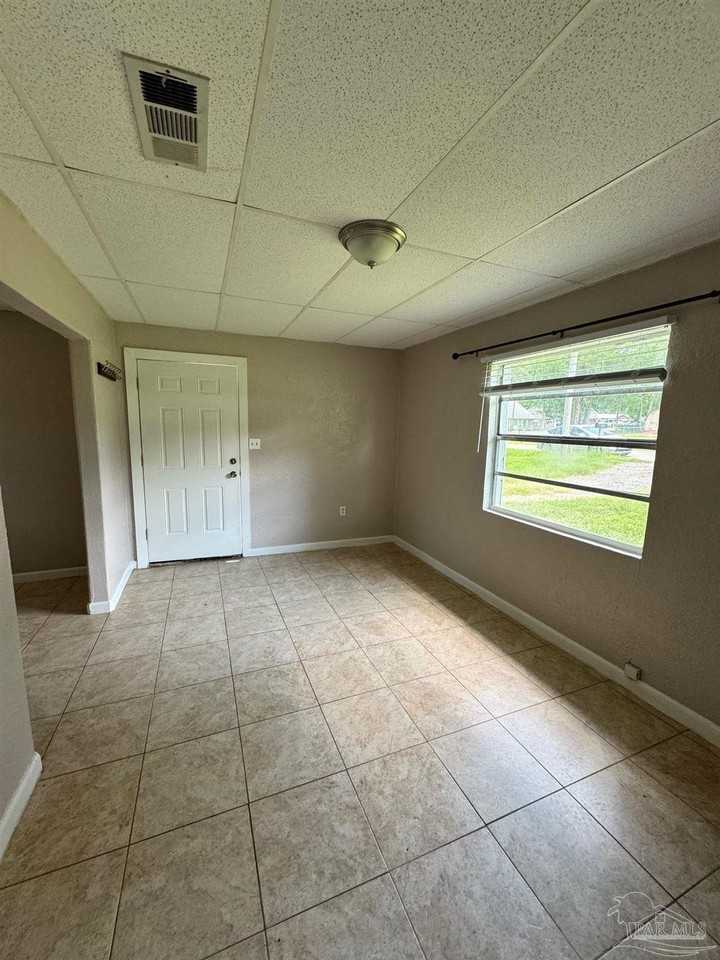 408 Forrest St - Photo 3 of 13