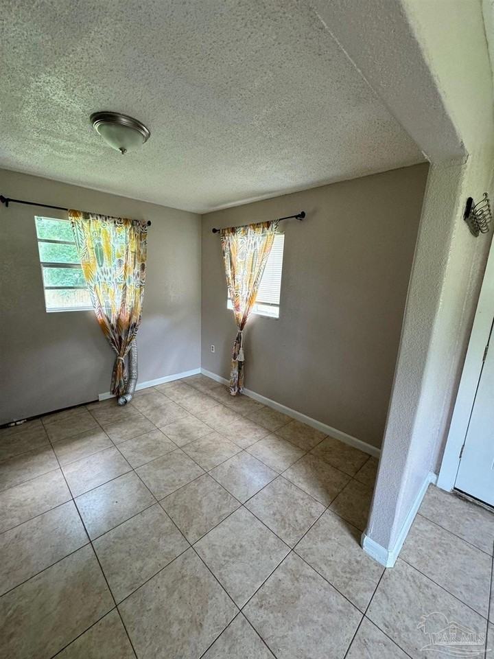 408 Forrest St - Photo 5 of 13