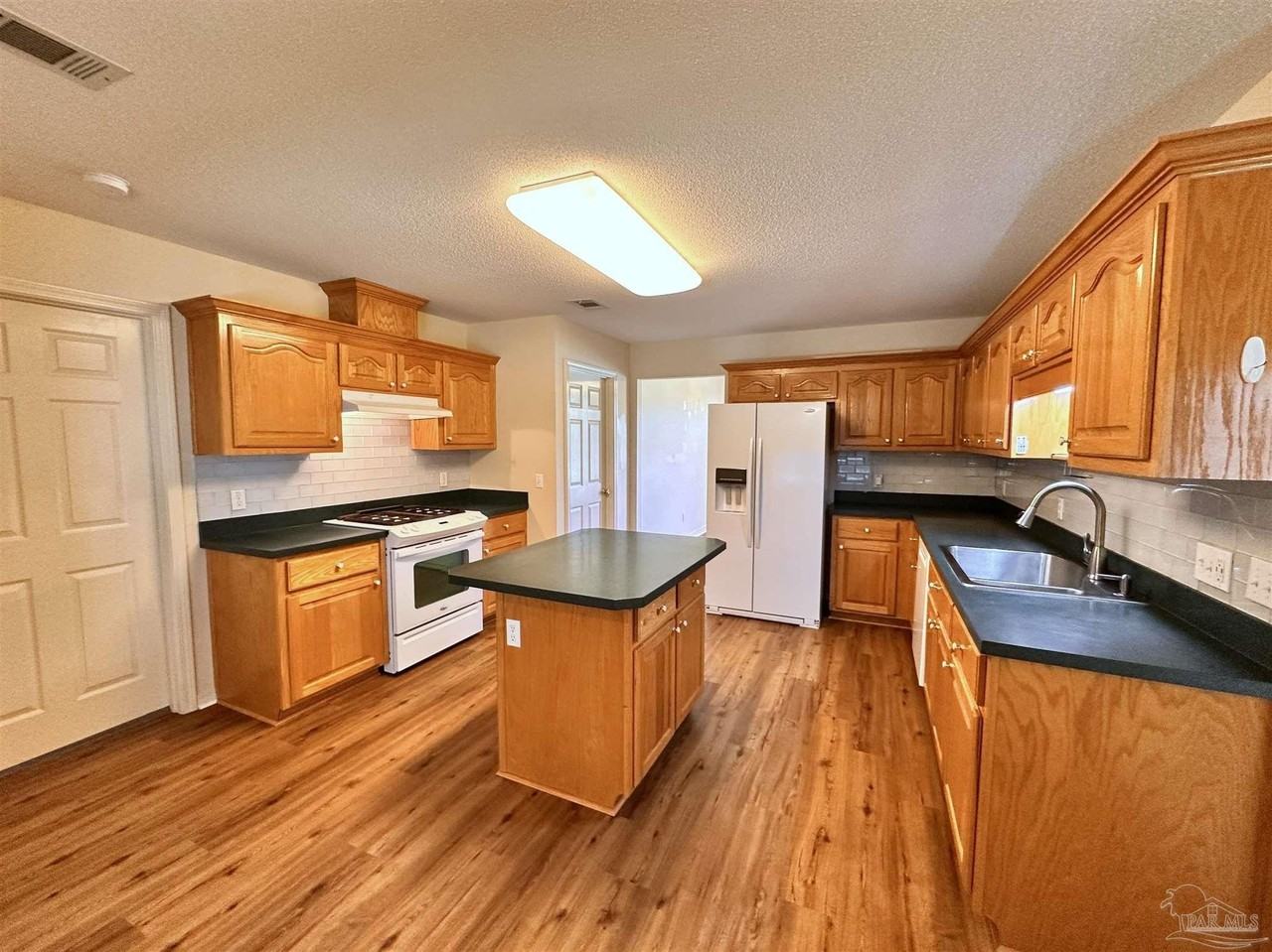 1432 Roebling Trl - Photo 7 of 23