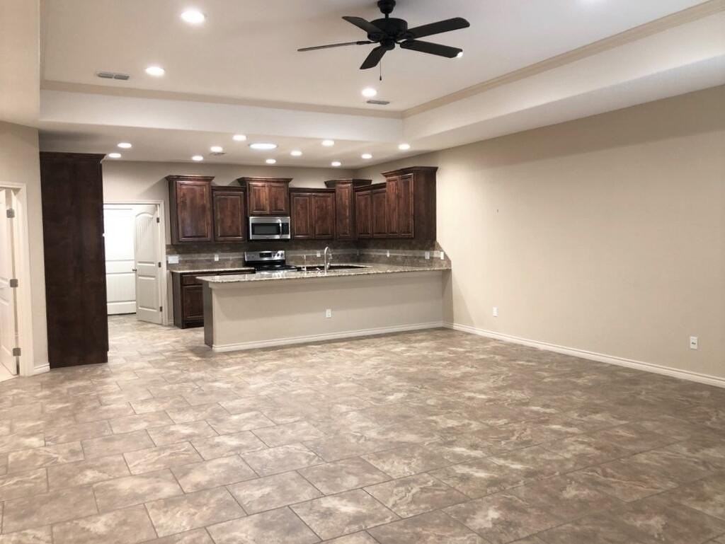 1511 Club Dr - Photo 3 of 24