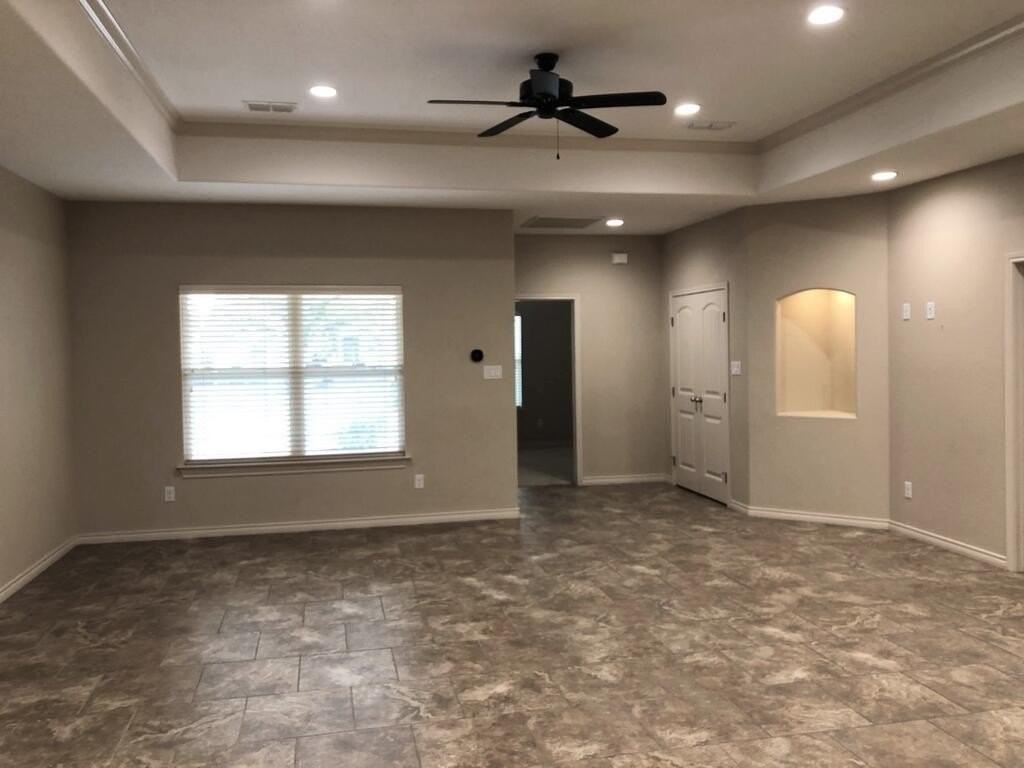 1511 Club Dr - Photo 4 of 24