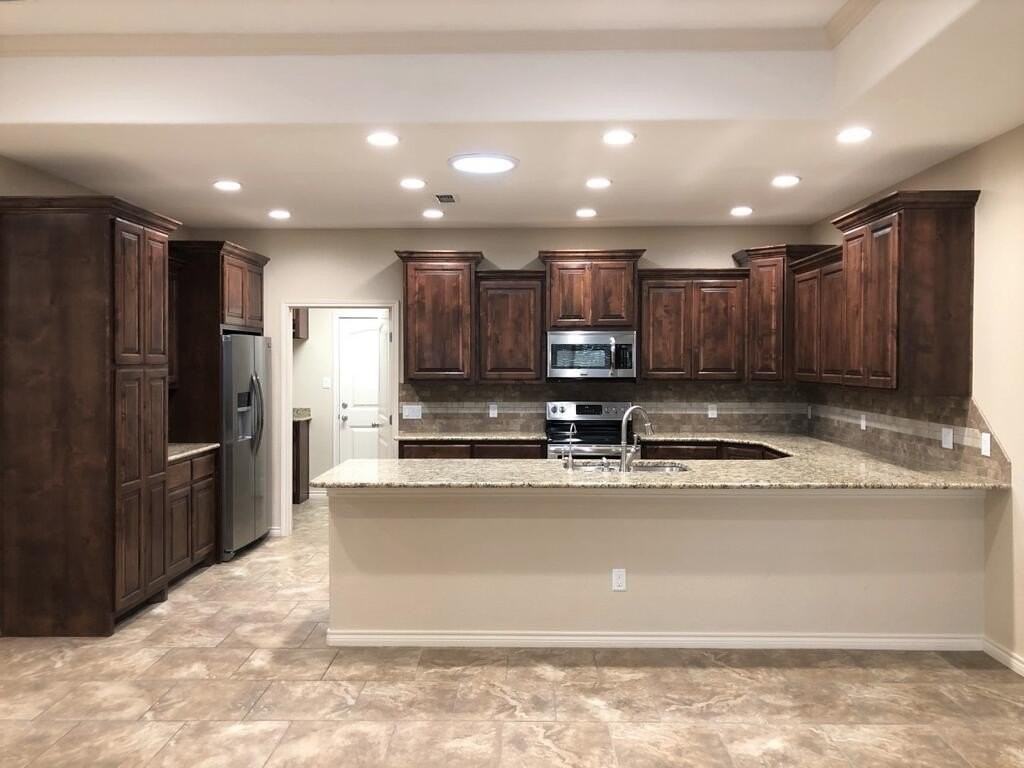 1511 Club Dr - Photo 5 of 24