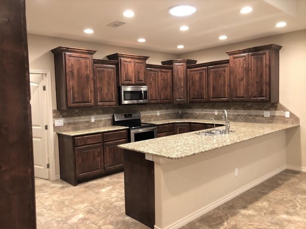 1511 Club Dr - Photo 6 of 24
