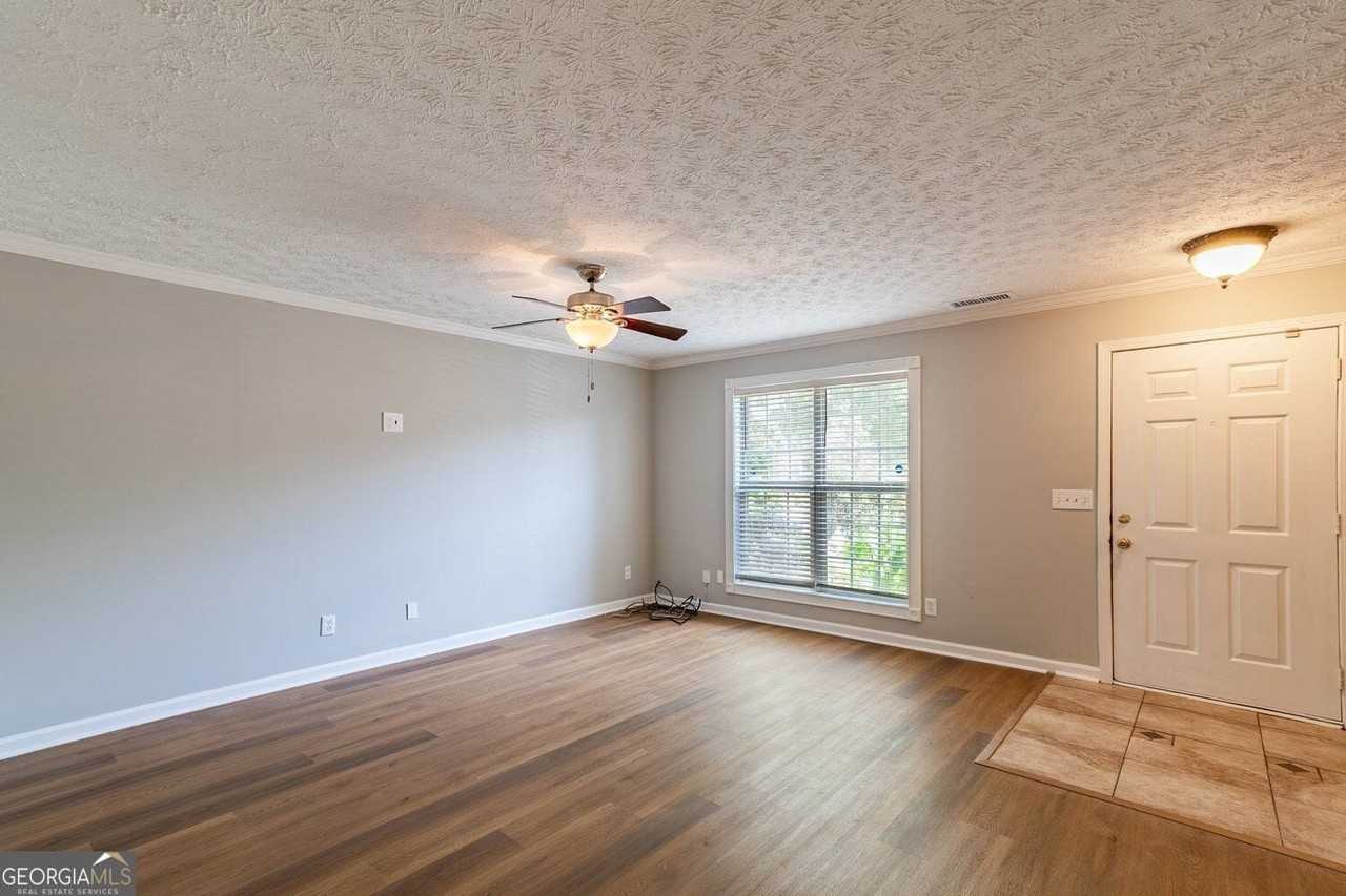 5550 Strathmoor Manor Cir - Photo 2 of 25