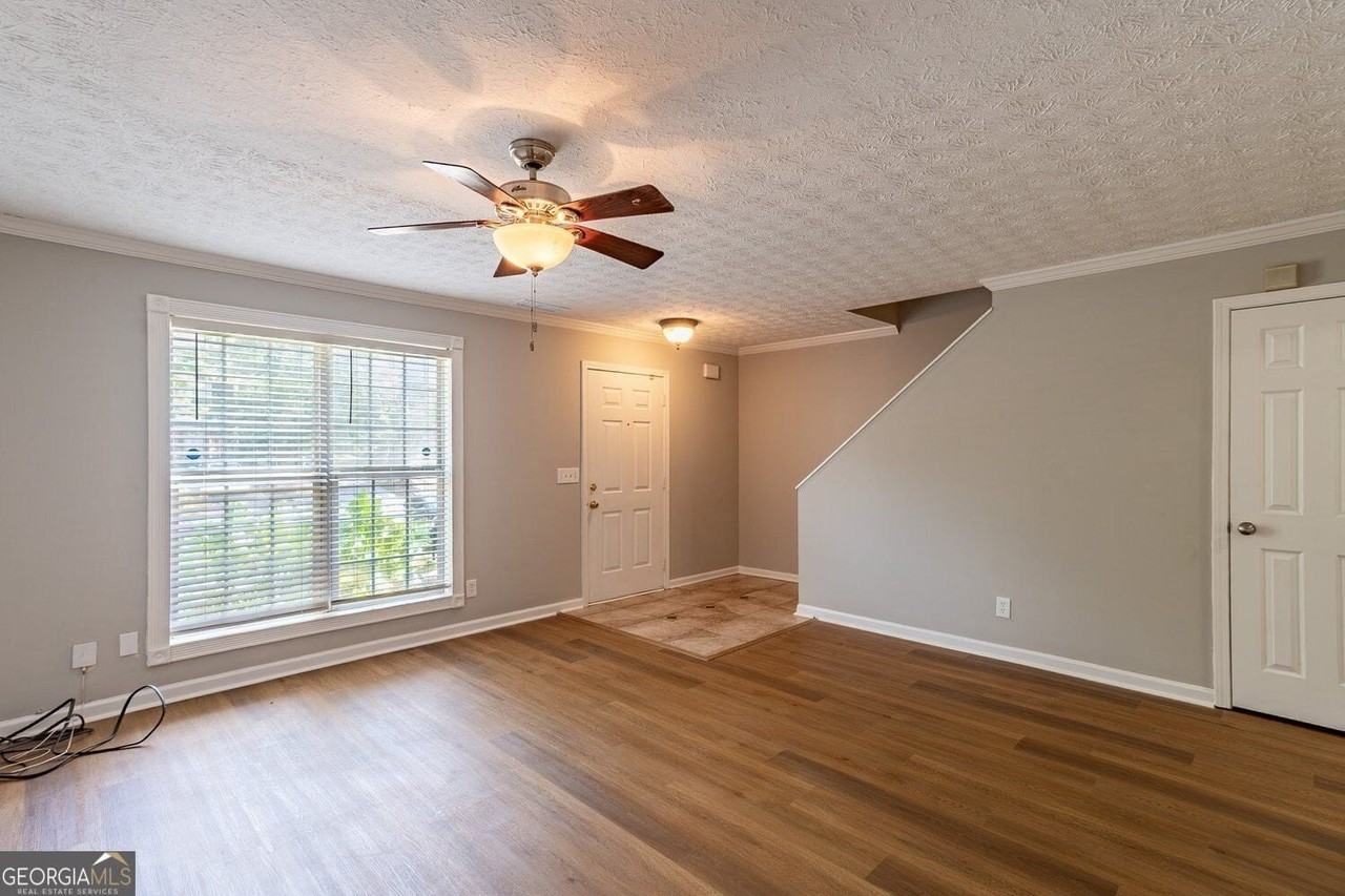5550 Strathmoor Manor Cir - Photo 3 of 25