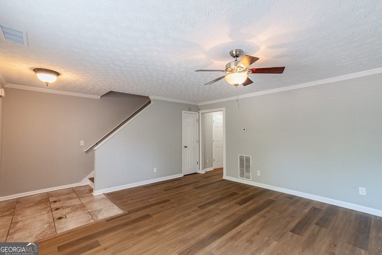 5550 Strathmoor Manor Cir - Photo 4 of 25