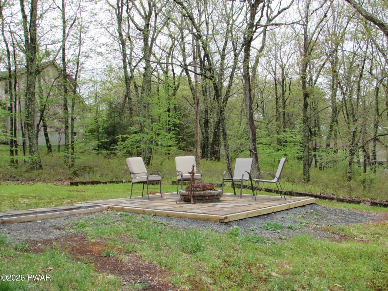 114 Gaskin Dr - Photo 3 of 40