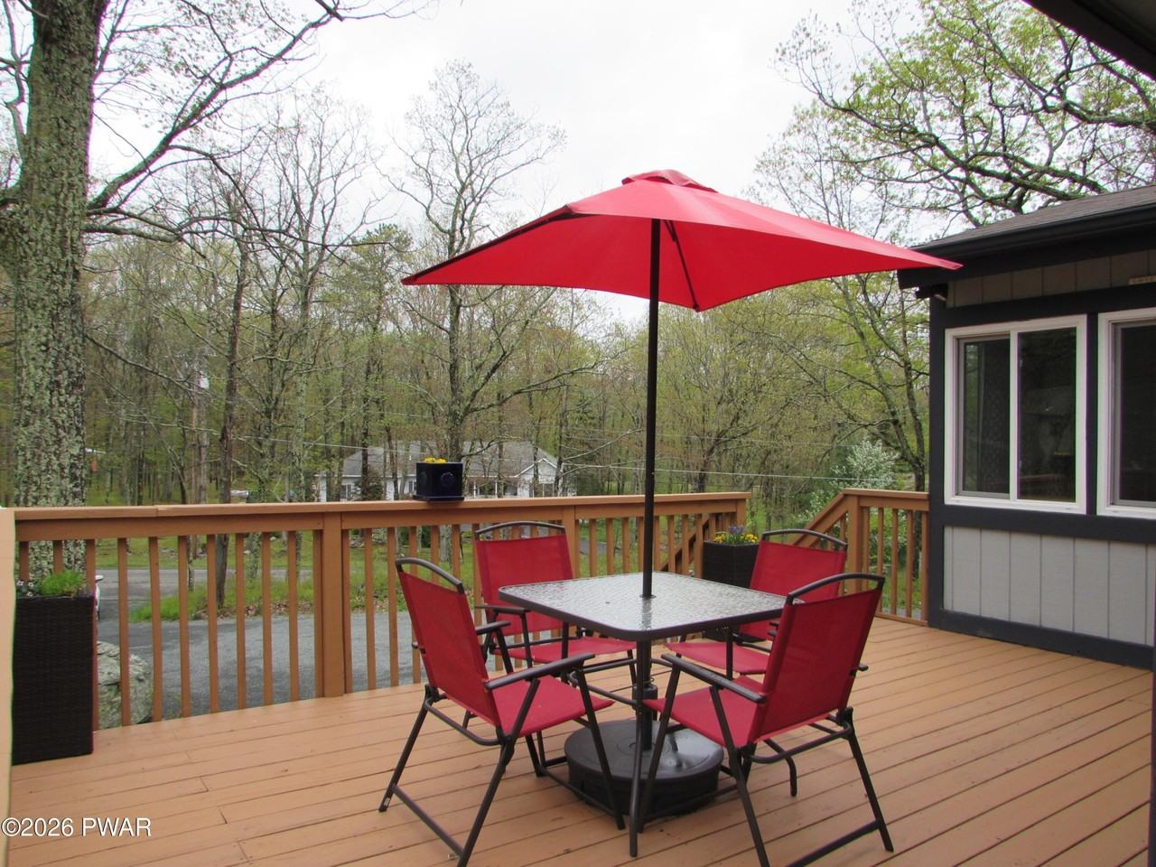 114 Gaskin Dr - Photo 5 of 40