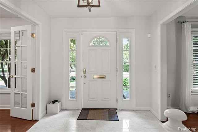 165 Puritan Ave - Photo 4 of 39