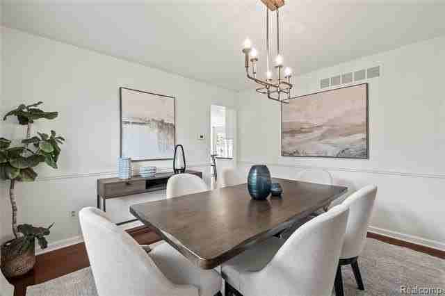 165 Puritan Ave - Photo 5 of 39