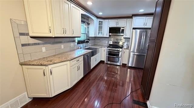 19478 Warwick St - Photo 4 of 15