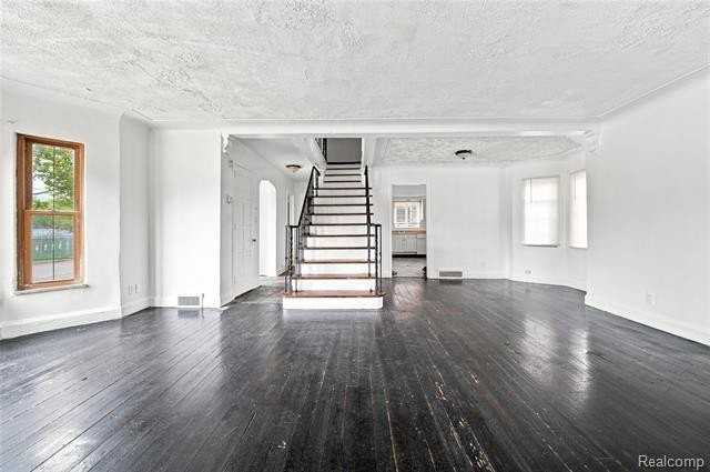 16661 Linwood St - Photo 5 of 24