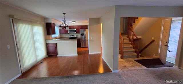 380 Huntington Ct - Photo 7 of 26