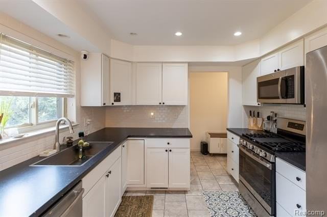 2857 Sherbourne Dr - Photo 6 of 18