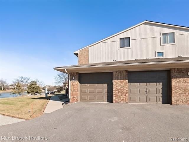 6608 Maple Lakes Dr - Photo 3 of 48
