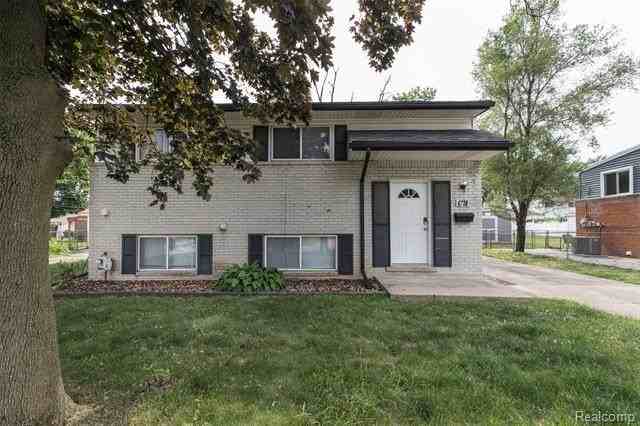 6739 Caribou St - Photo 2 of 30