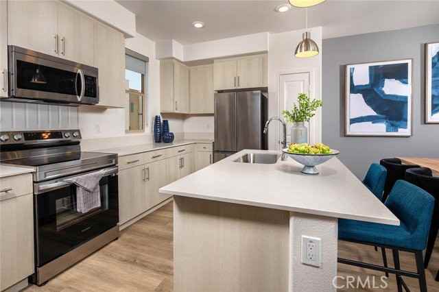 27862 S Jameson Dr - Photo 2 of 8