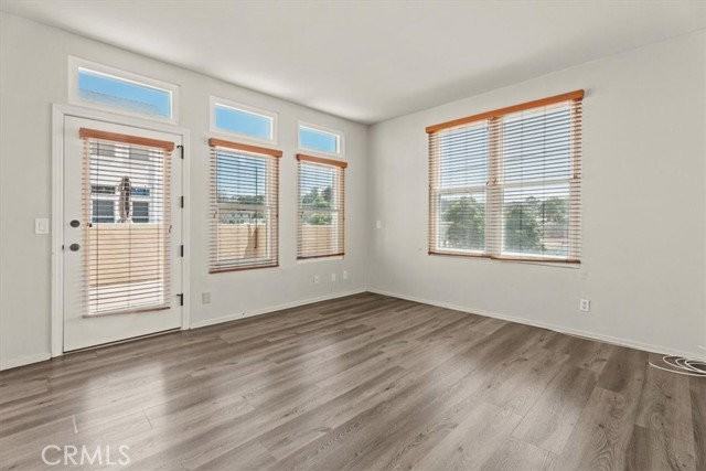 313 E Oak Ave - Photo 4 of 8