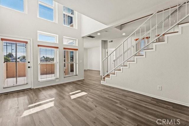 313 E Oak Ave - Photo 6 of 8