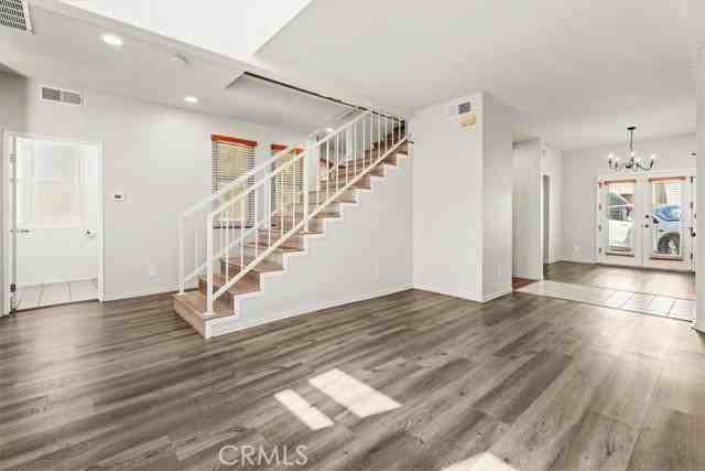 313 E Oak Ave - Photo 7 of 8