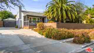 11819 Pacific Ave - Photo 2 of 8