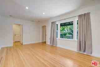 11819 Pacific Ave - Photo 4 of 8