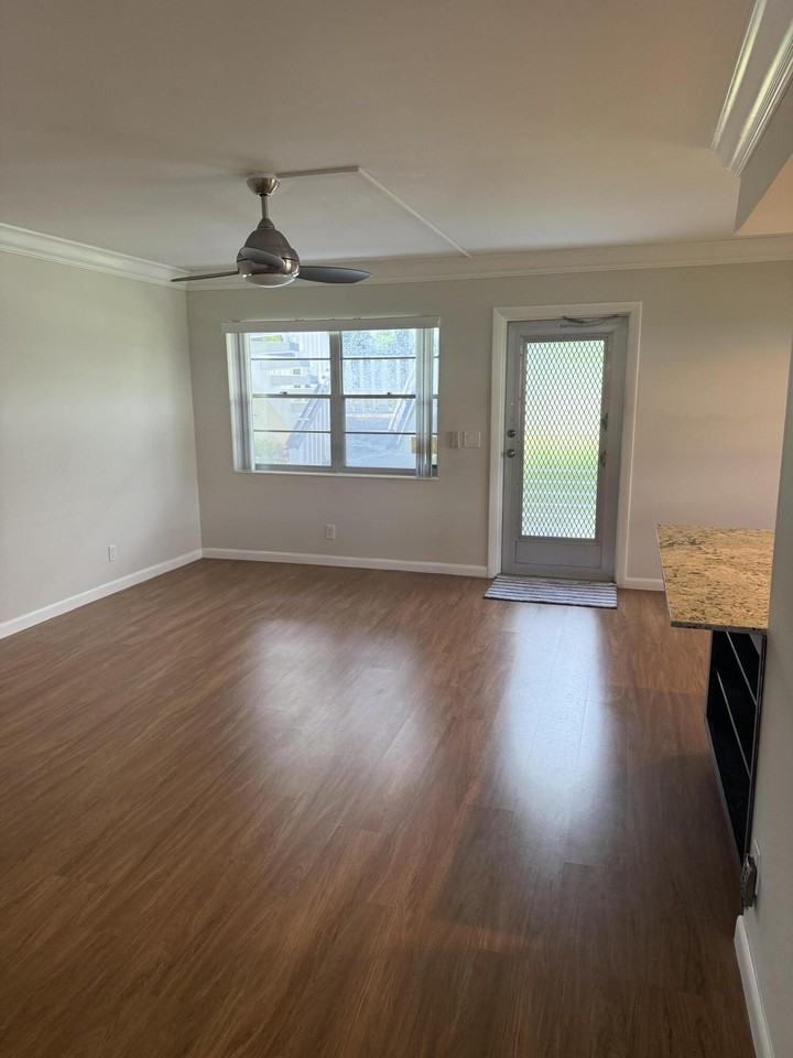 144 Windsor G - Photo 4 of 37