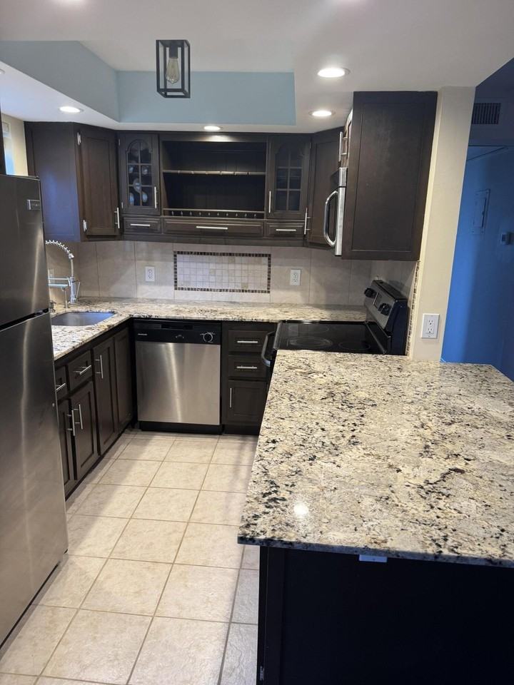 144 Windsor G - Photo 6 of 37