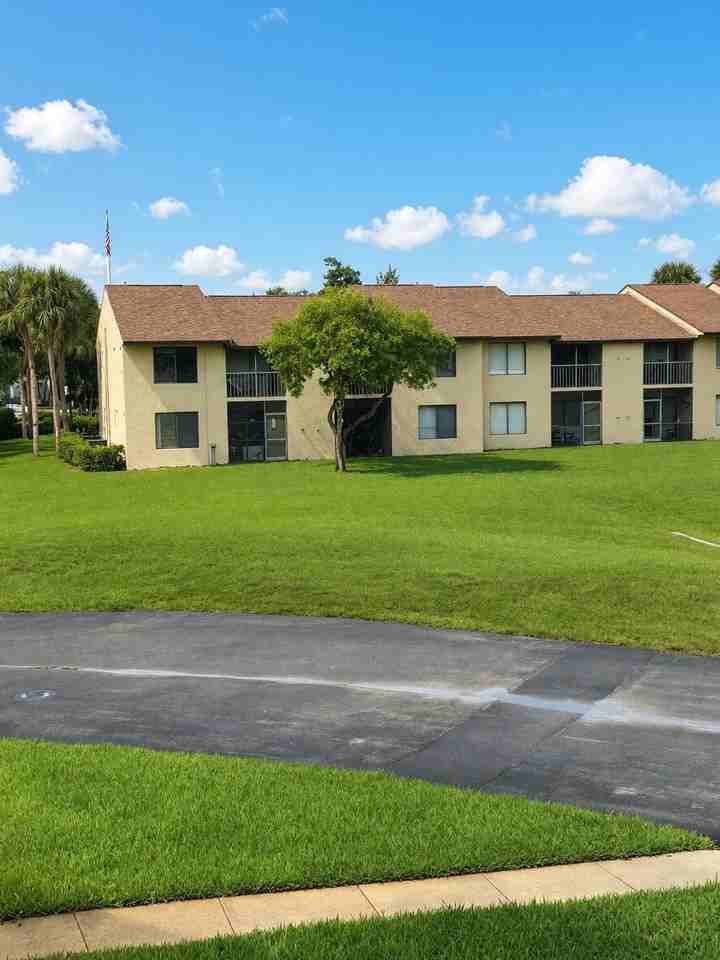 6716 Palmetto Cir S #202
