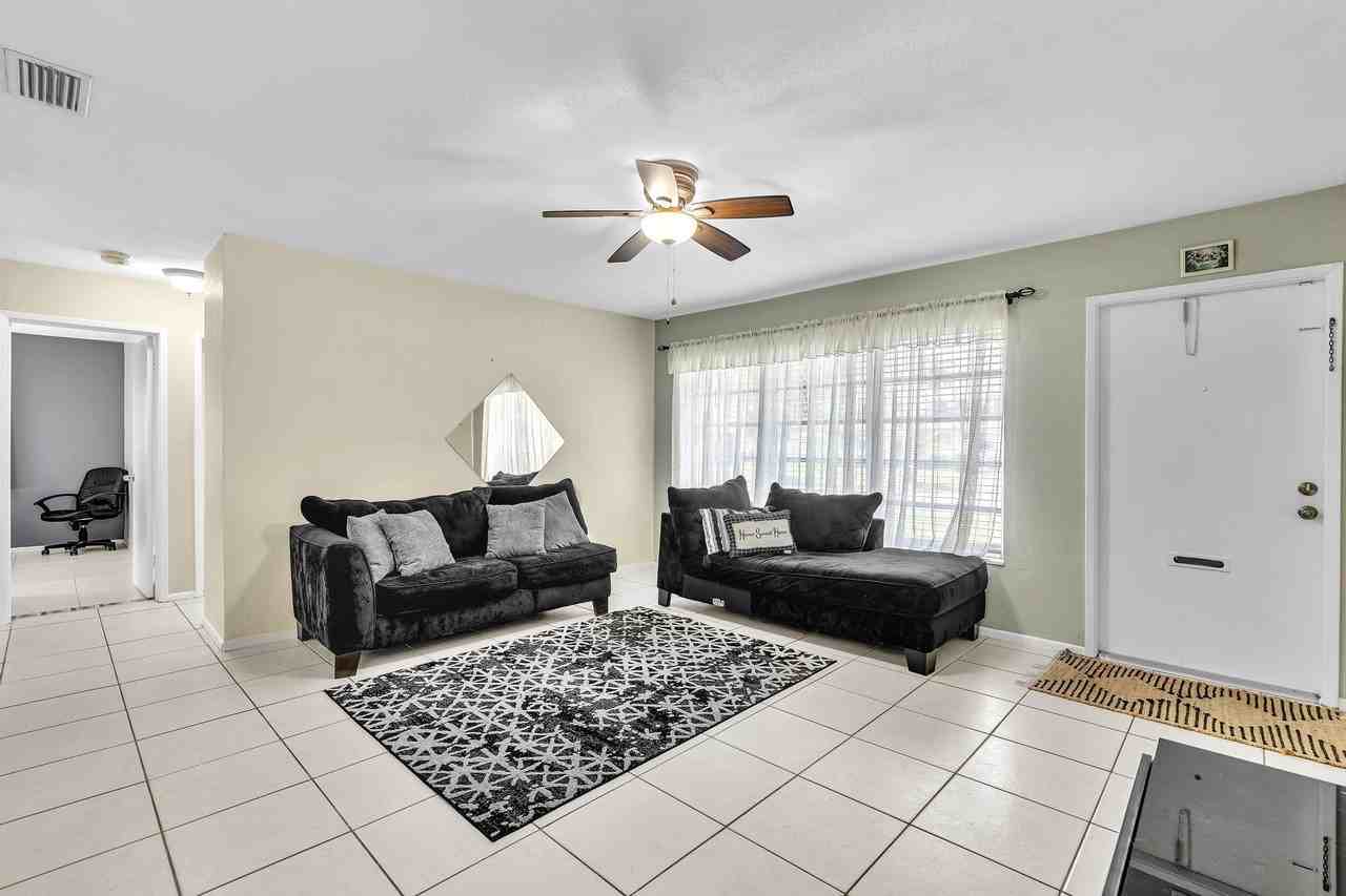 6143 Nw 22nd St - Photo 7 of 32