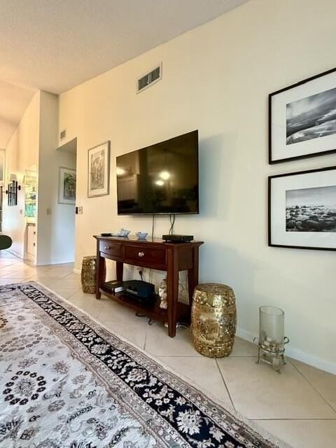 1002 Keystone Dr #G - Photo 4 of 30
