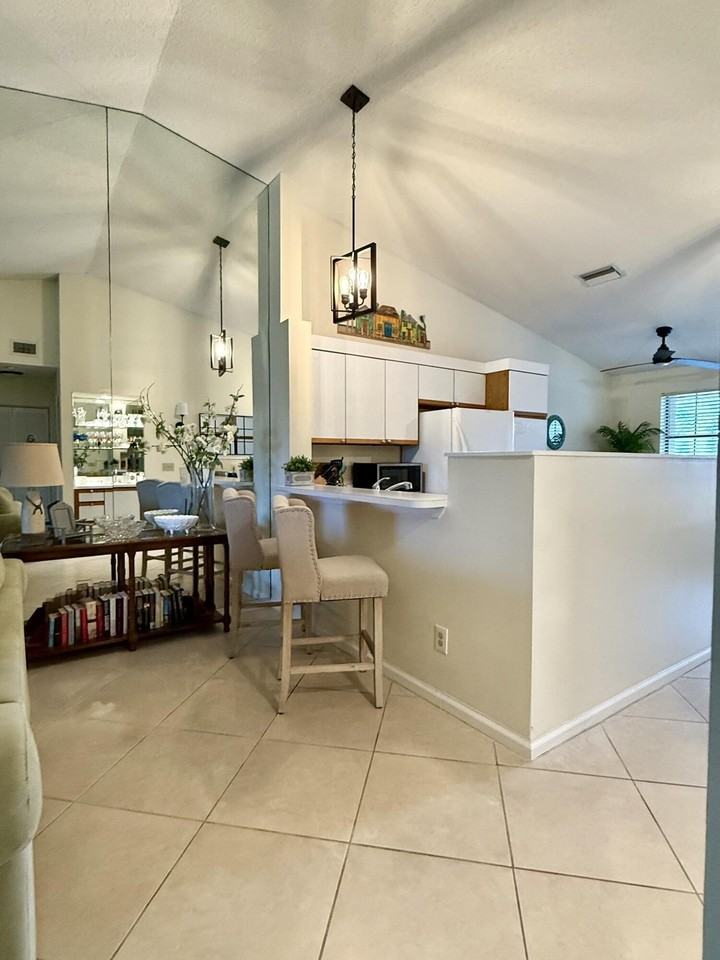 1002 Keystone Dr #G - Photo 5 of 30